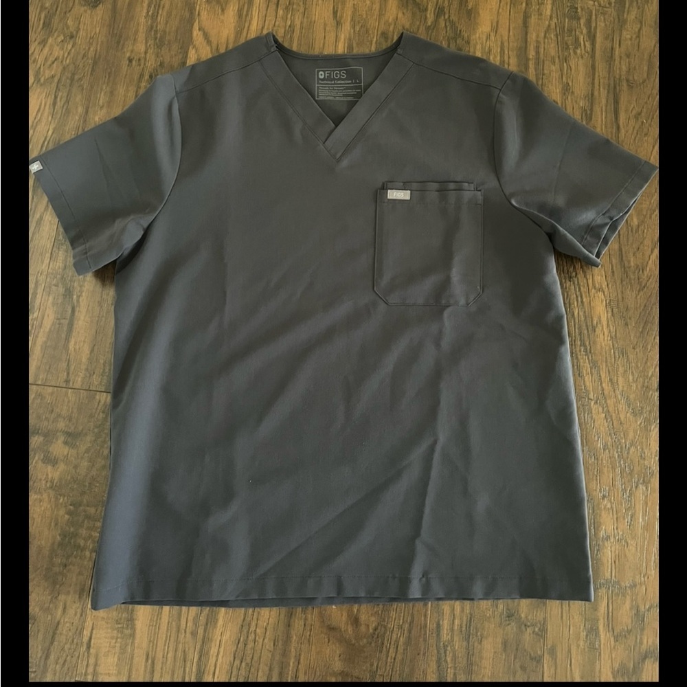 FIGS Men’s Leon Pocket Scrub Top - Charcoal Gray - Size L